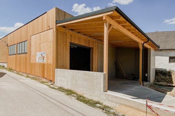 Lagerhalle Weingut Frank - Eingang